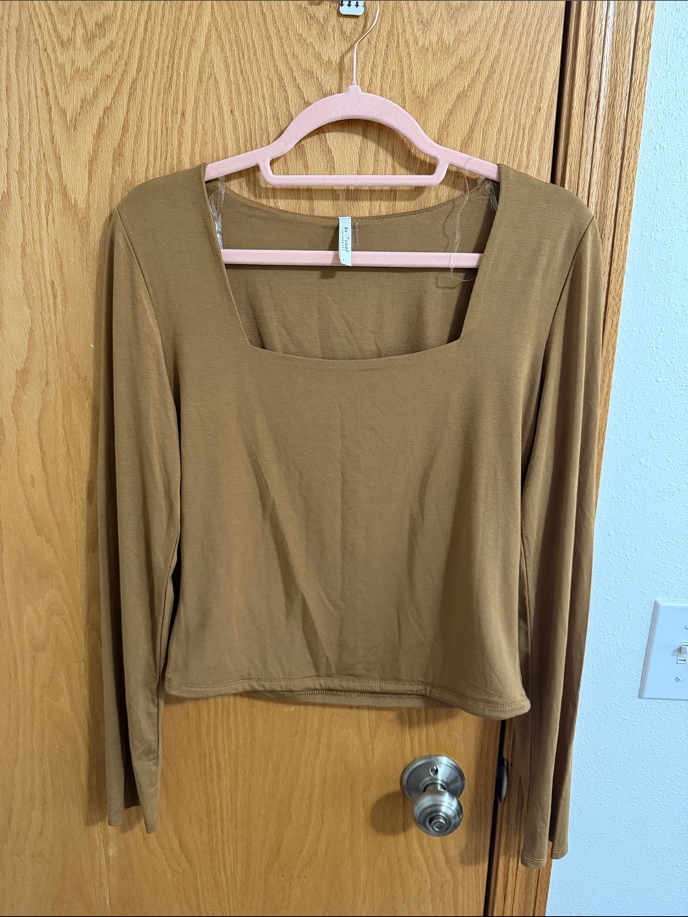 M/L Women’s Square Neck Long Sleeve Top in Camel